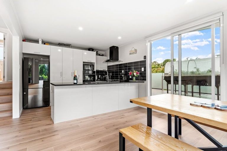 Photo of property in 267 Vipond Road, Stanmore Bay, Whangaparaoa, 0932
