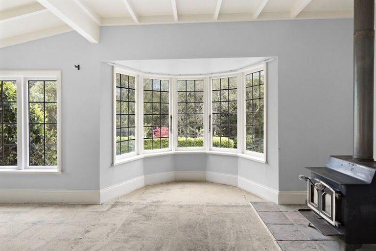 Photo of property in 10 Hillview Crescent, Paparangi, Wellington, 6037