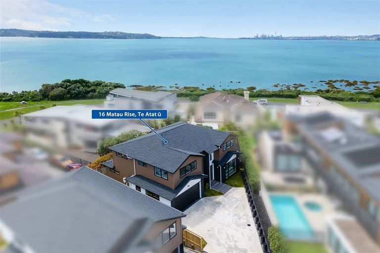 Photo of property in 16 Matau Rise, Te Atatu Peninsula, Auckland, 0610
