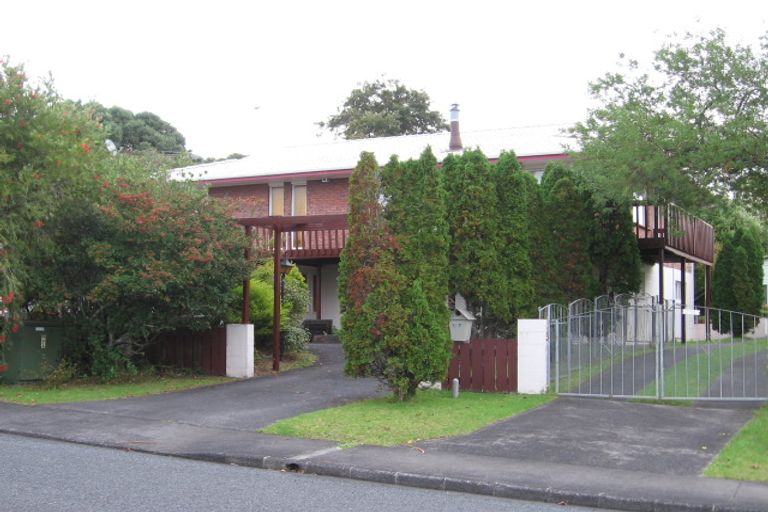 Photo of property in 18 Realm Place, Massey, Auckland, 0614