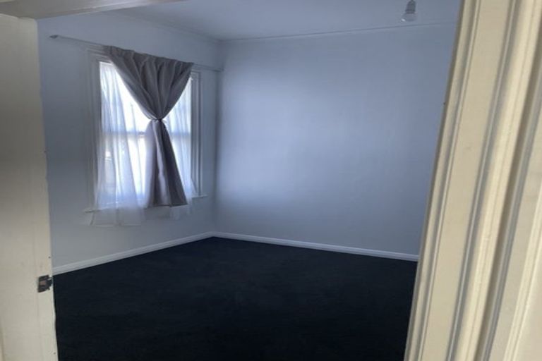 Photo of property in 1/50 Clyde Street, Island Bay, Wellington, 6023