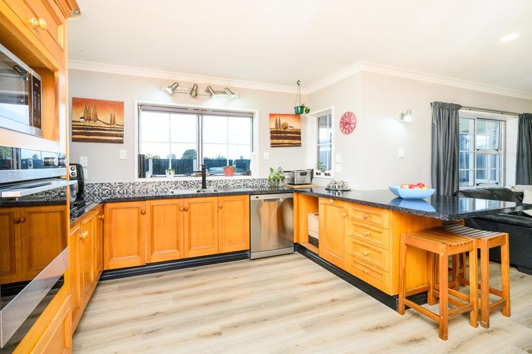 Photo of property in 6 Grange Place, Milson, Palmerston North, 4414