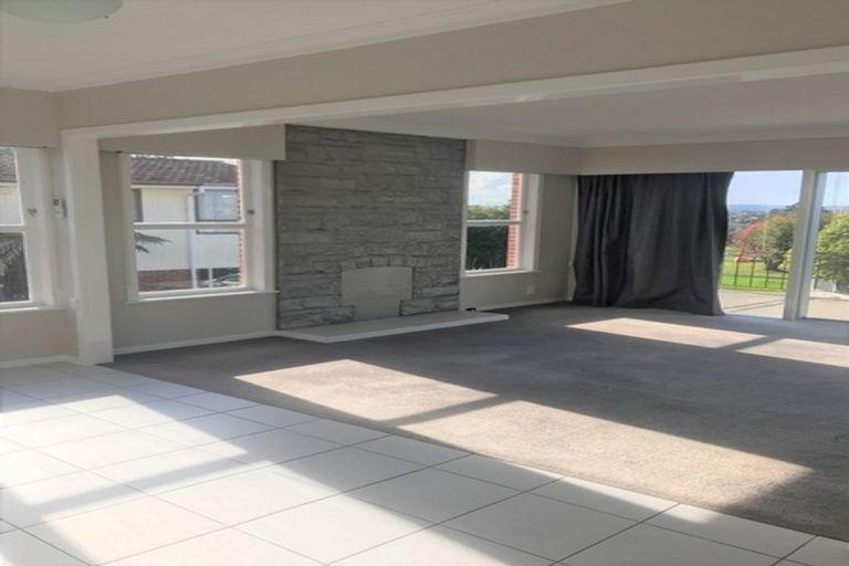 Photo of property in 19 Hartley Terrace, Massey, Auckland, 0614