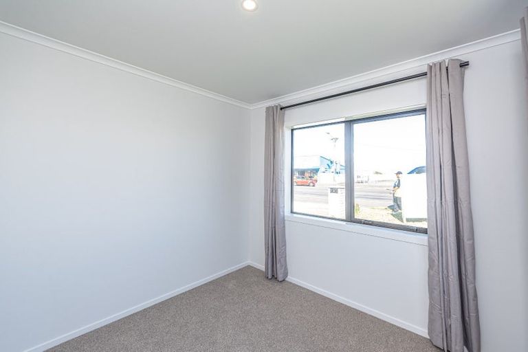 Photo of property in 6 Cross Street, Castlecliff, Whanganui, 4501