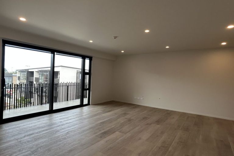 Photo of property in 25 Potter Avenue, Northcote, Auckland, 0627