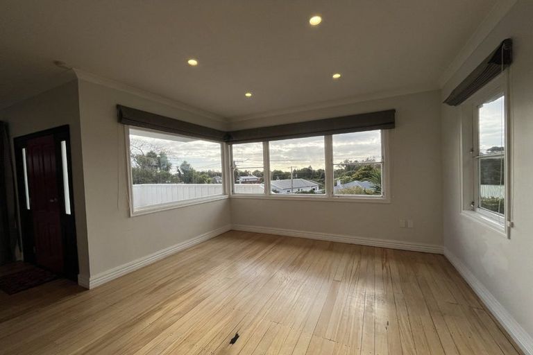 Photo of property in 54 Waiwaka Terrace, Strandon, New Plymouth, 4312