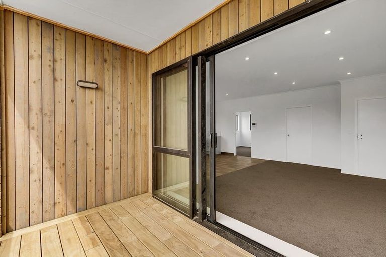 Photo of property in 2/500 Te Atatu Road, Te Atatu Peninsula, Auckland, 0610