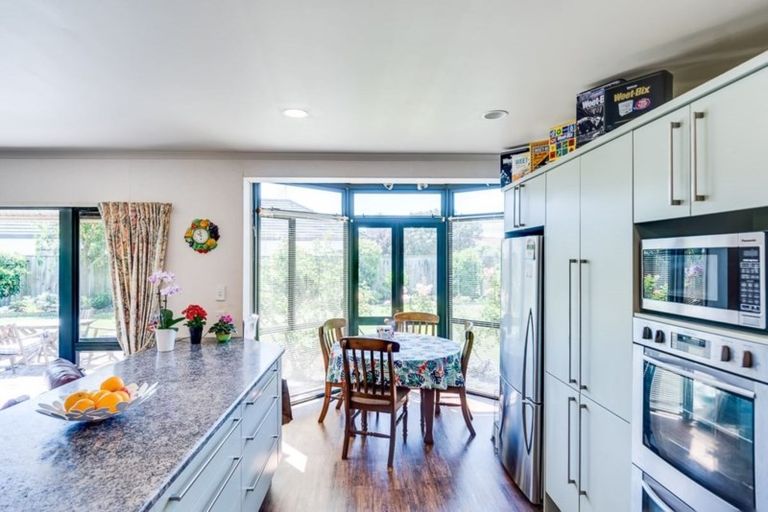 Photo of property in 10 Knightsbridge Place, Taradale, Napier, 4112