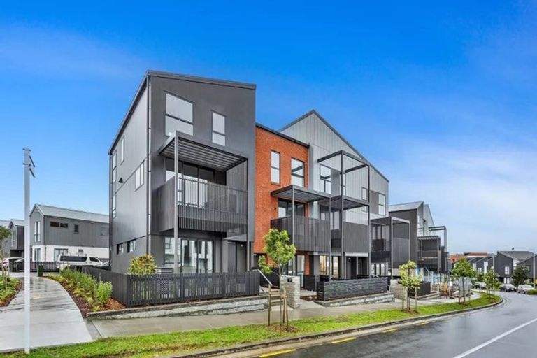 Photo of property in 1/2 Ko Nui Place, Hobsonville, 0616