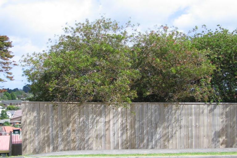 Photo of property in 2/32 Sunset Road, Unsworth Heights, Auckland, 0632