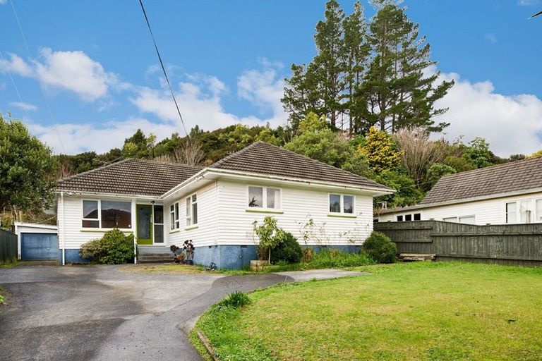 Photo of property in 115 Main Road, Wainuiomata, Lower Hutt, 5014