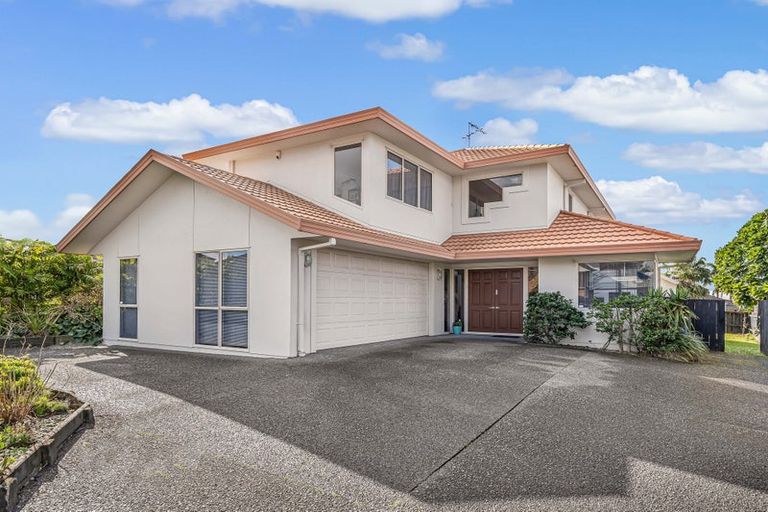 Photo of property in 3 Bridgehead Cove, West Harbour, Auckland, 0618