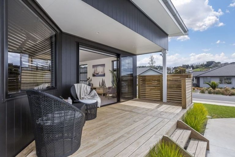 Photo of property in 15 Trevally Place, Snells Beach, 0920