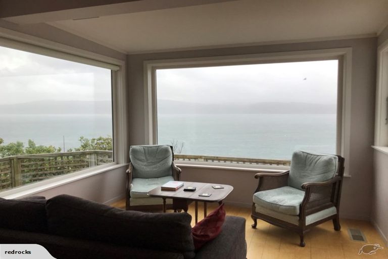 Photo of property in 42 Fortification Road, Karaka Bays, Wellington, 6022