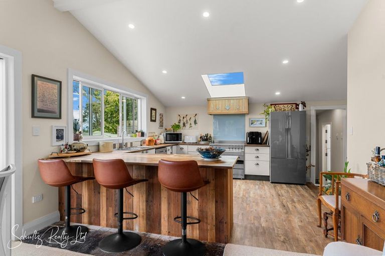 Photo of property in 17 Oparakau Road, Matakohe, 0594