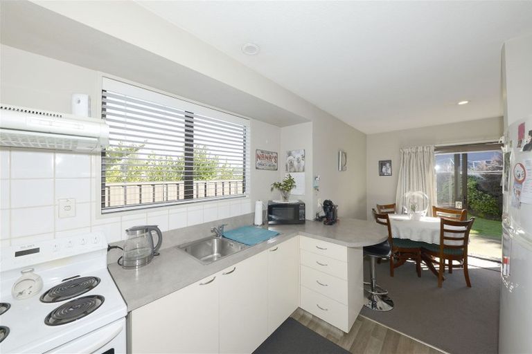 Photo of property in 2/62 Steadman Road, Broomfield, Christchurch, 8042