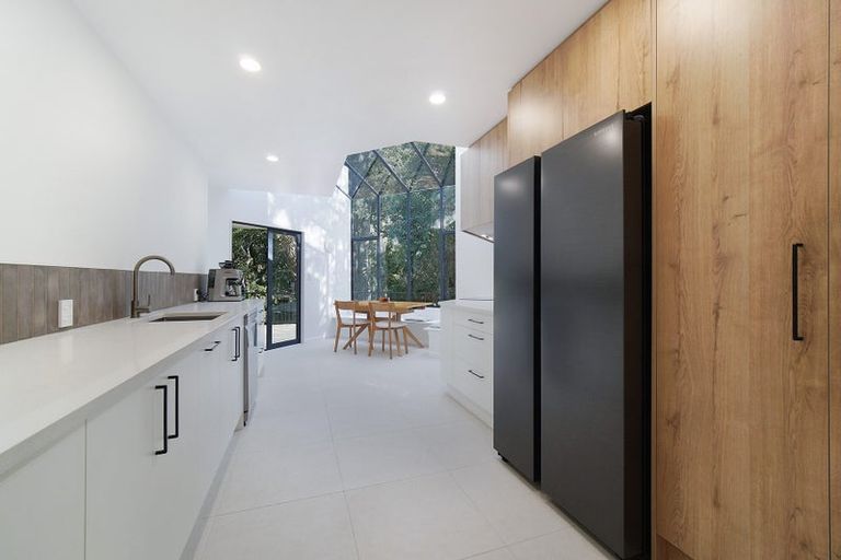 Photo of property in 2/15 Wernham Place, Northcote, Auckland, 0626