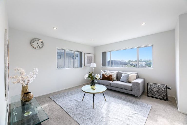 Photo of property in 12 Midhurst Avenue, Henderson, Auckland, 0612