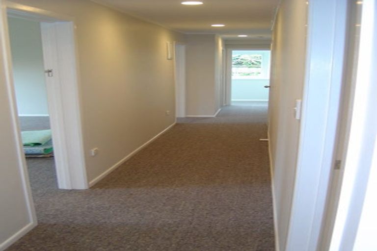 Photo of property in 8 Waiari Road, Conifer Grove, Takanini, 2112