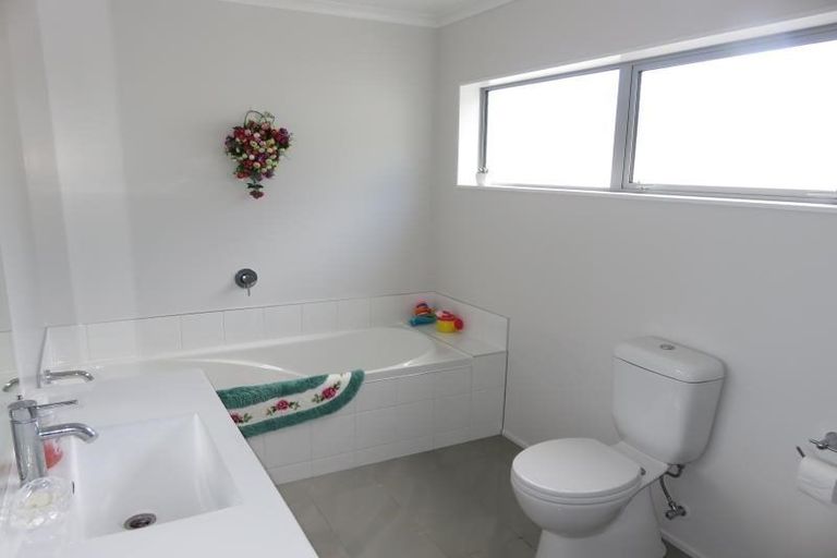 Photo of property in 188 Westchester Drive, Churton Park, Wellington, 6037