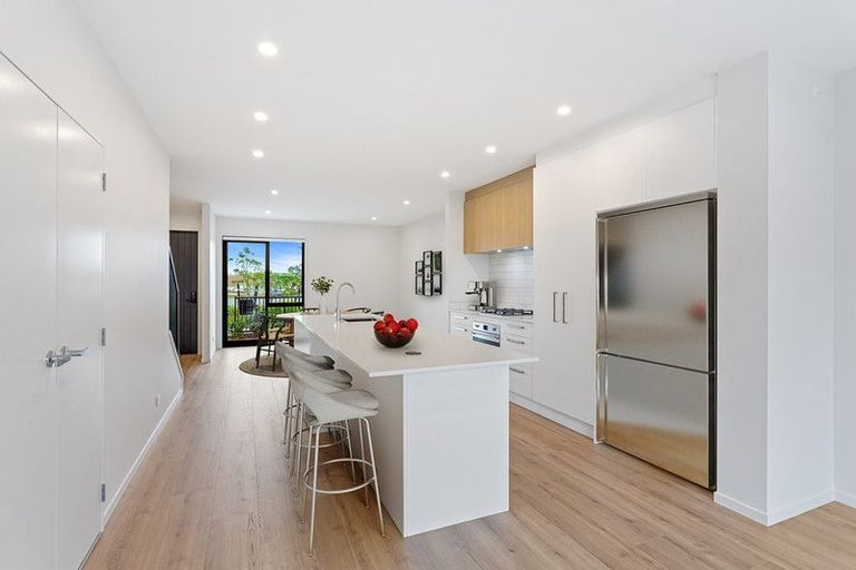Photo of property in 140 Pepene Avenue, Takanini, Auckland, 2112
