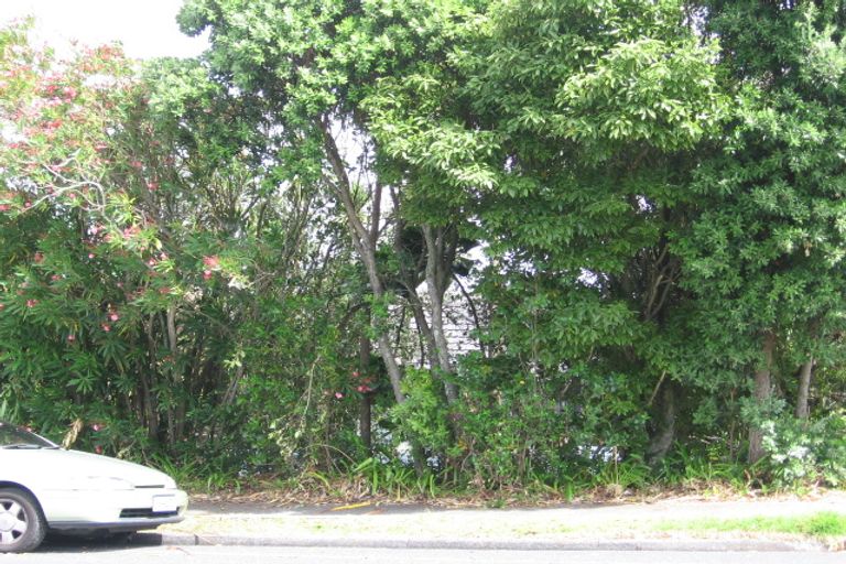 Photo of property in 1/154 East Coast Road, Forrest Hill, Auckland, 0620