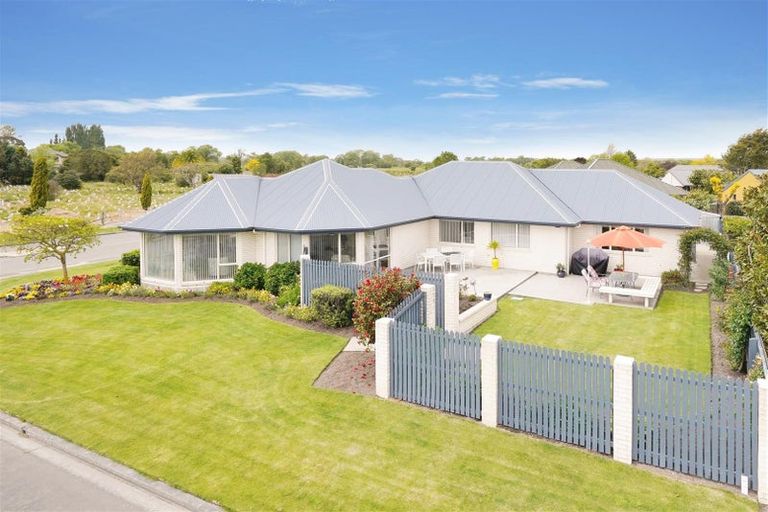 Photo of property in 10 Courtenay Drive, Kaiapoi, 7630