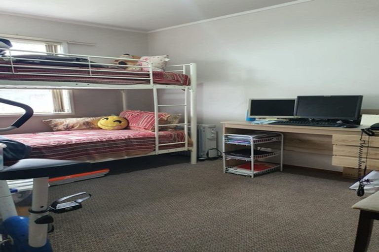 Photo of property in 60 Strid Road, Te Atatu South, Auckland, 0610