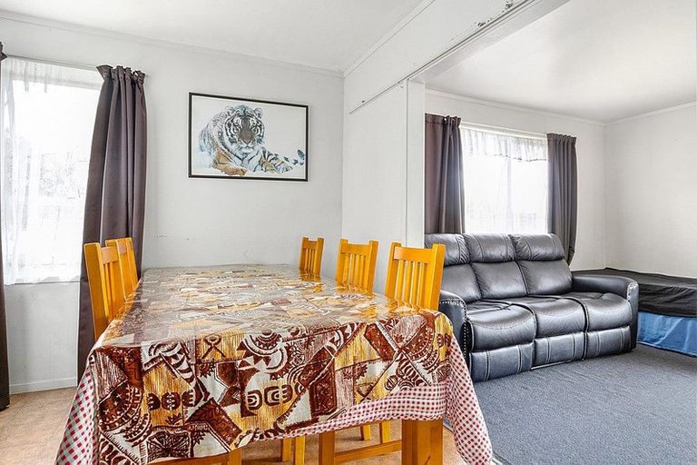 Photo of property in 11 Funnell Place, Manurewa, Auckland, 2102
