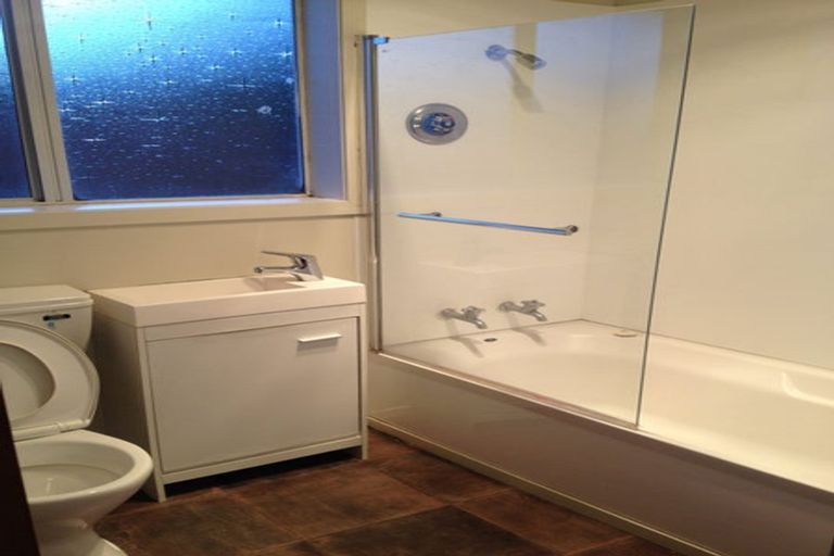 Photo of property in 51f1- Hartford Crescent, Totara Park, Upper Hutt, 5018