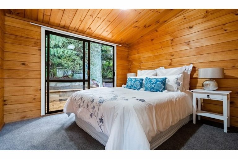 Photo of property in 27 Wirihana Road, Titirangi, Auckland, 0604