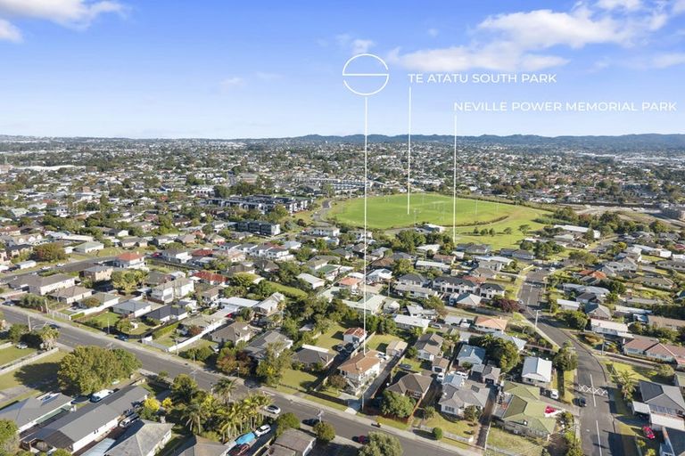 Photo of property in 32 Strid Road, Te Atatu South, Auckland, 0610