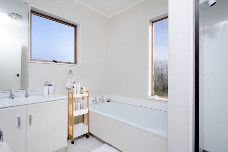 Photo of property in 4/90 Lynwood Road, New Lynn, Auckland, 0600