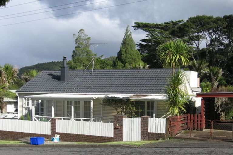 Photo of property in 13 Rimutaka Place, Titirangi, Auckland, 0604