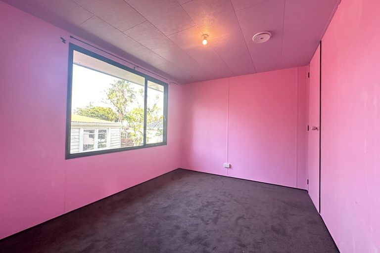 Photo of property in 24 Starforth Place, Henderson, Auckland, 0612
