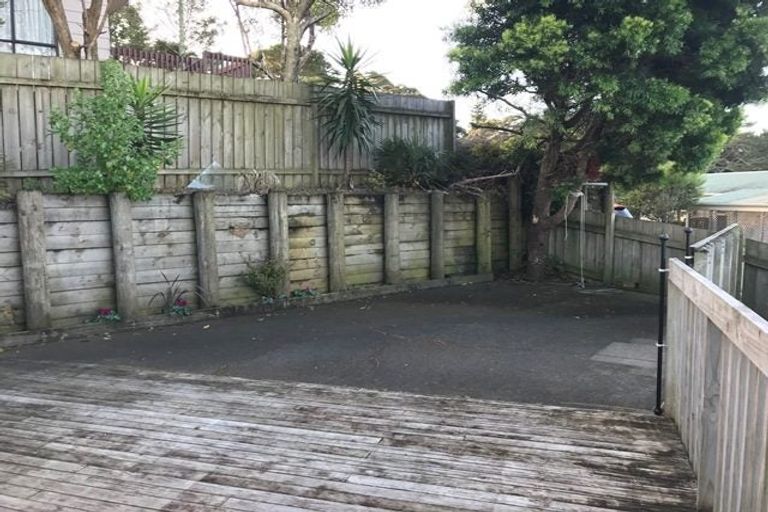 Photo of property in 2/2 Valecrest Place, Bayview, Auckland, 0629