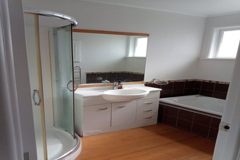 Photo of property in 9 Trosk Place, Waiuku, 2123