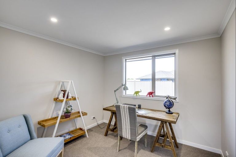 Photo of property in 96 Belgrove Drive, Waipukurau, 4200