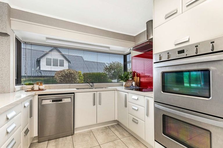 Photo of property in 10 Gemini Place, Kawaha Point, Rotorua, 3010