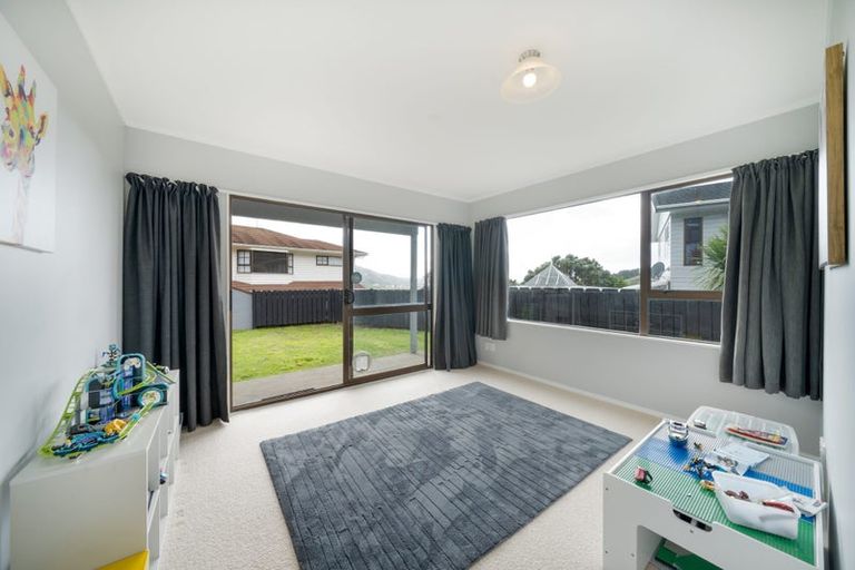 Photo of property in 60 Woodman Drive, Tawa, Wellington, 5028