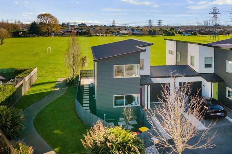 Photo of property in 42 Menin Gate Crescent, Broomfield, Christchurch, 8042