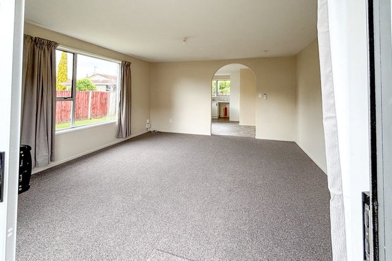 Photo of property in 42 Chipping Lane, Redwood, Christchurch, 8051