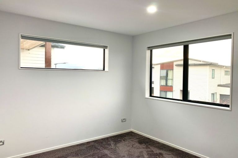 Photo of property in 8 Pihoihoi Place, Hobsonville, Auckland, 0616