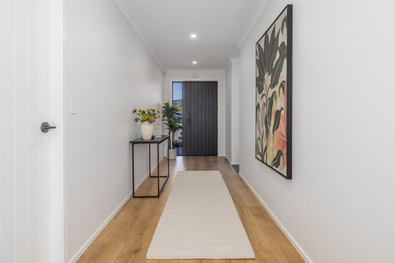 Photo of property in 60b Queen Charlotte Drive, Aotea, Porirua, 5024