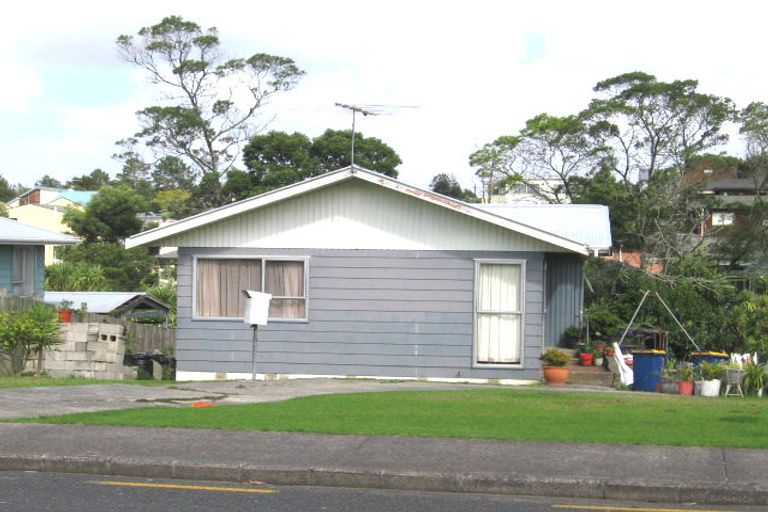 Photo of property in 67 Kemp Road, Massey, Auckland, 0614