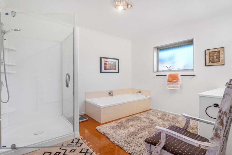 Photo of property in 15 Awaroa Stream Drive, Waiuku, 2123