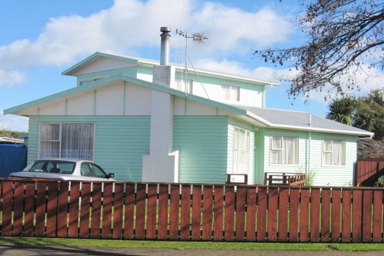 Photo of property in 6 Stirling Street, Levin, 5510