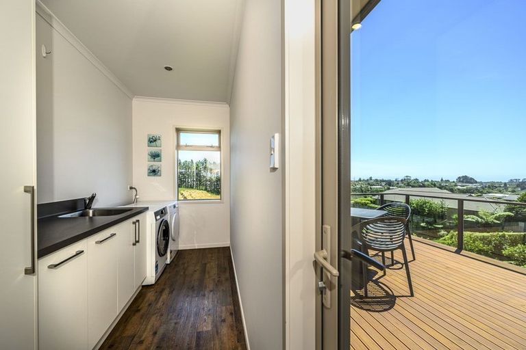 Photo of property in 5b Tupuhi Place, Highlands Park, New Plymouth, 4312