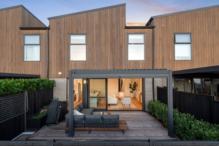 Photo of property in 5 Nga Tutu Place, Belmont, Auckland, 0622