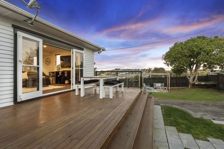 Photo of property in 6 Red Beach Road, Red Beach, 0932